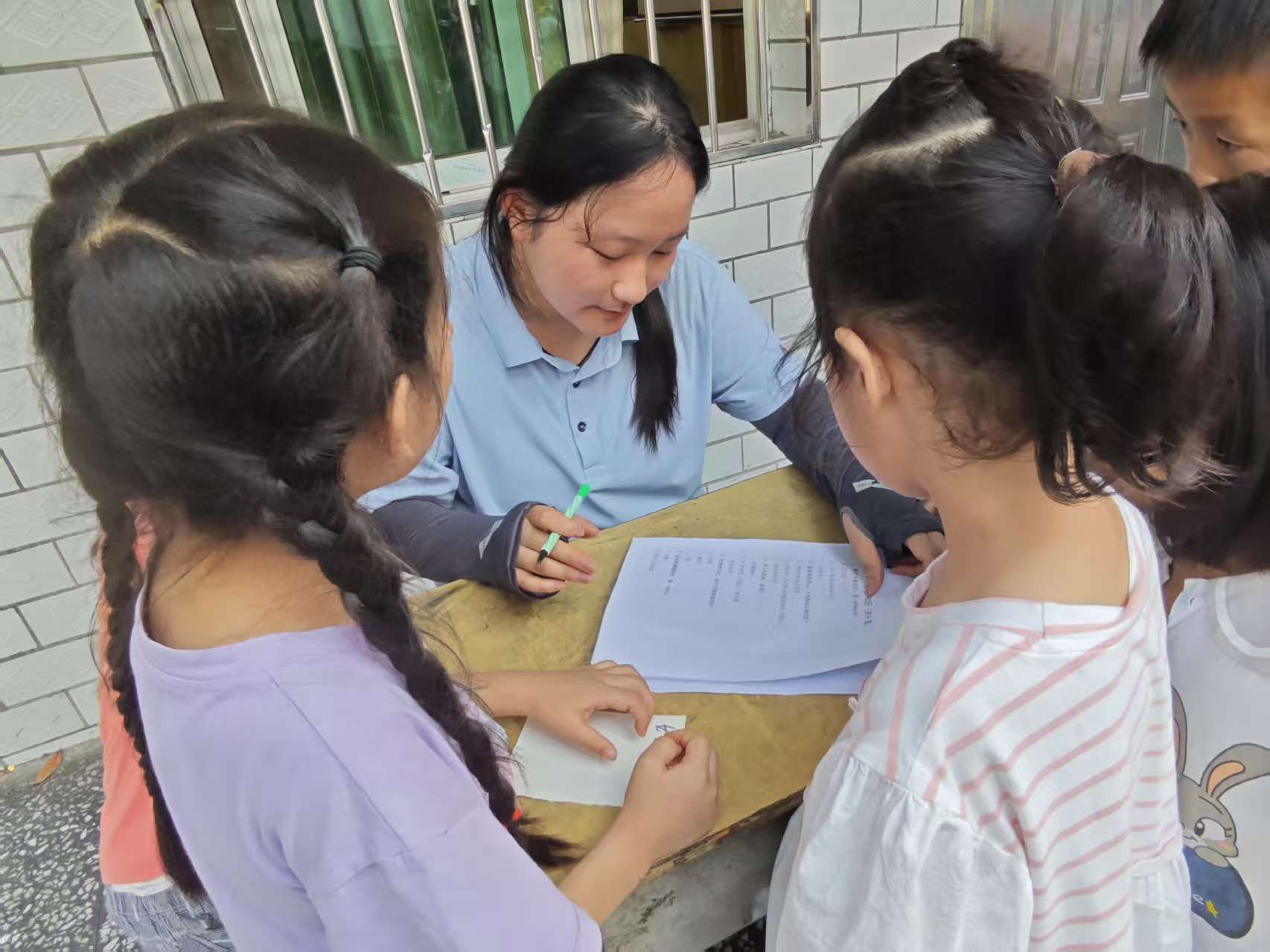 邵陽學院天使之翼志愿服務團：趣味闖關學安全，青春力量暖鄉校